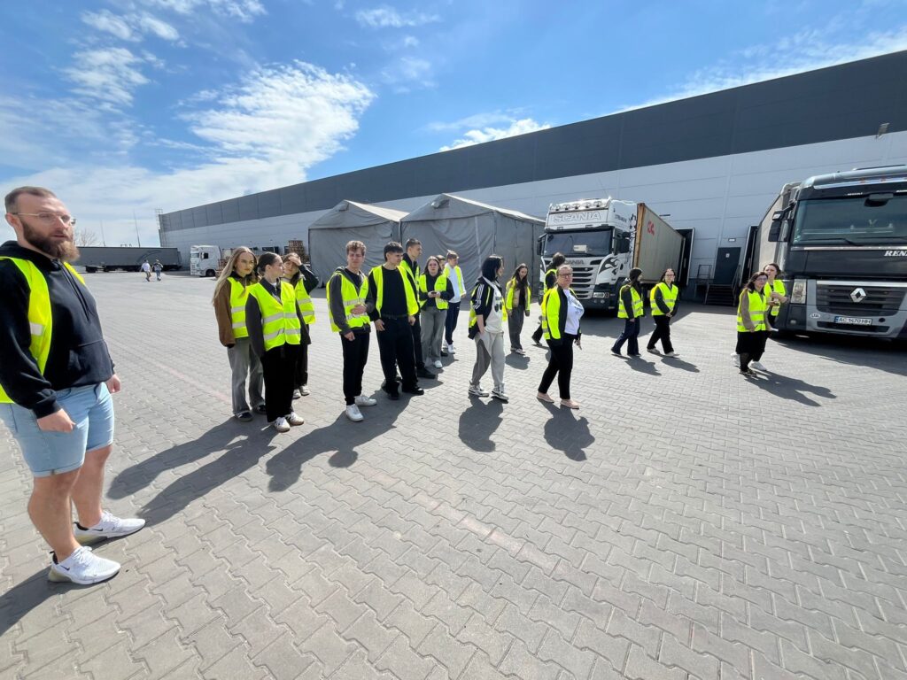 Odwiedziny uczniów w siedzibie SLG POLAND